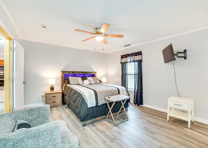 Cozy Illinois Retreat W/ Gym & River Views! Hébergement de vacances *