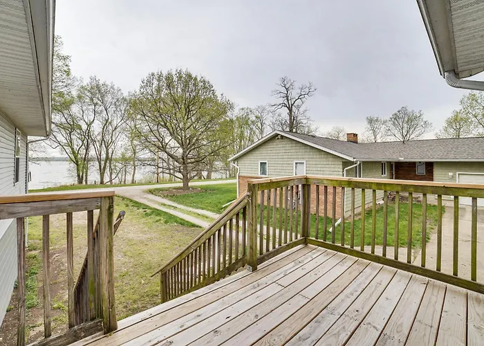 Cozy Illinois Retreat W/ Gym & River Views! * Chillicothe