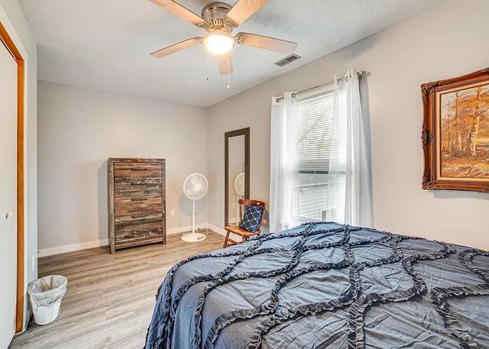 Cozy Illinois Retreat W/ Gym & River Views! Hébergement de vacances Chillicothe